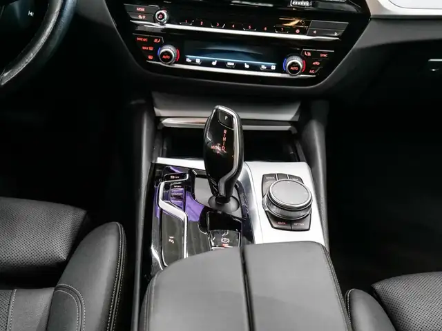 BMW 5 Series view 13
