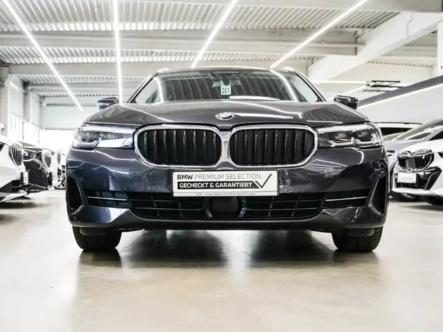 BMW 5 Series view 3