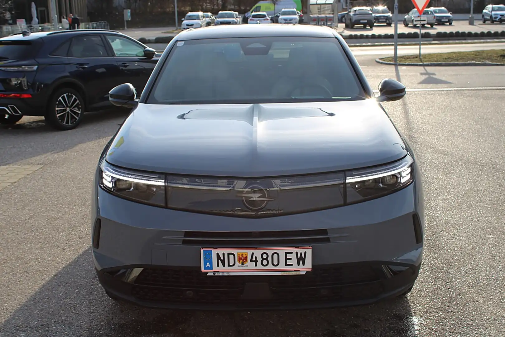 Opel Grandland 1.2 MHEV GS Aut. Grau - 2