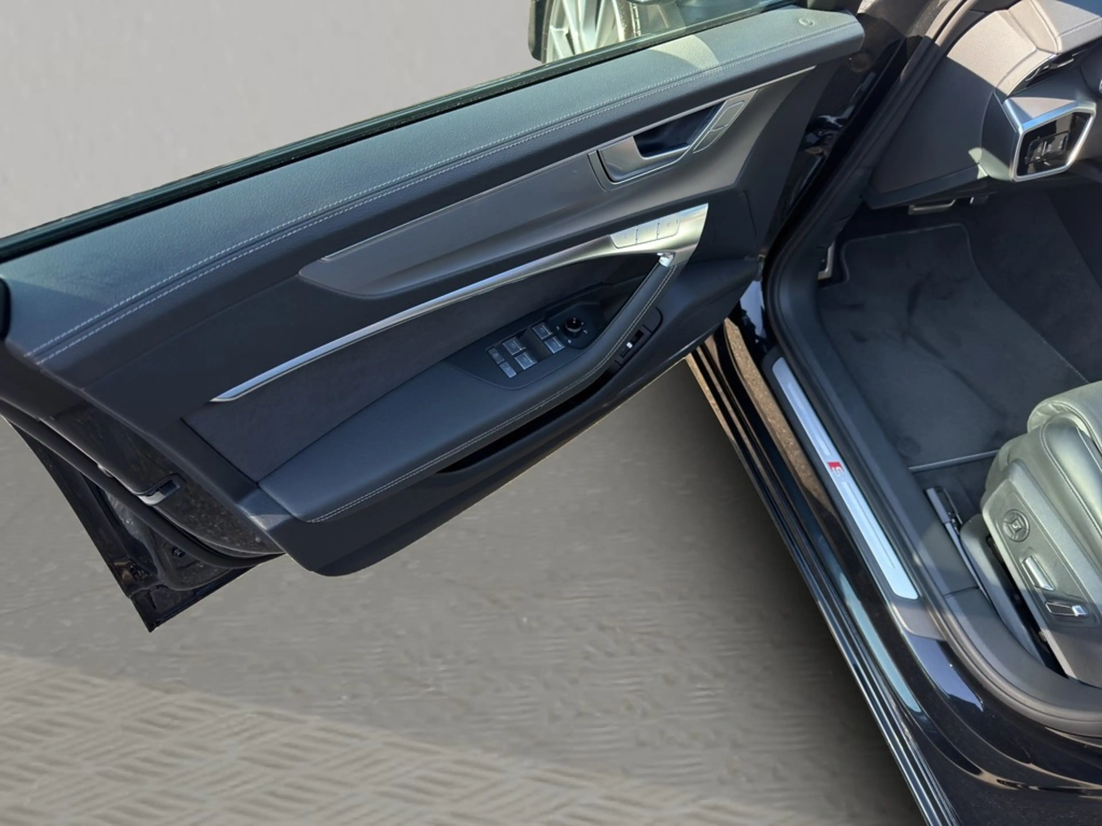 Audi S6 Avant Quattro TDI Luftfederung AHK Pano B&O — photo 10
