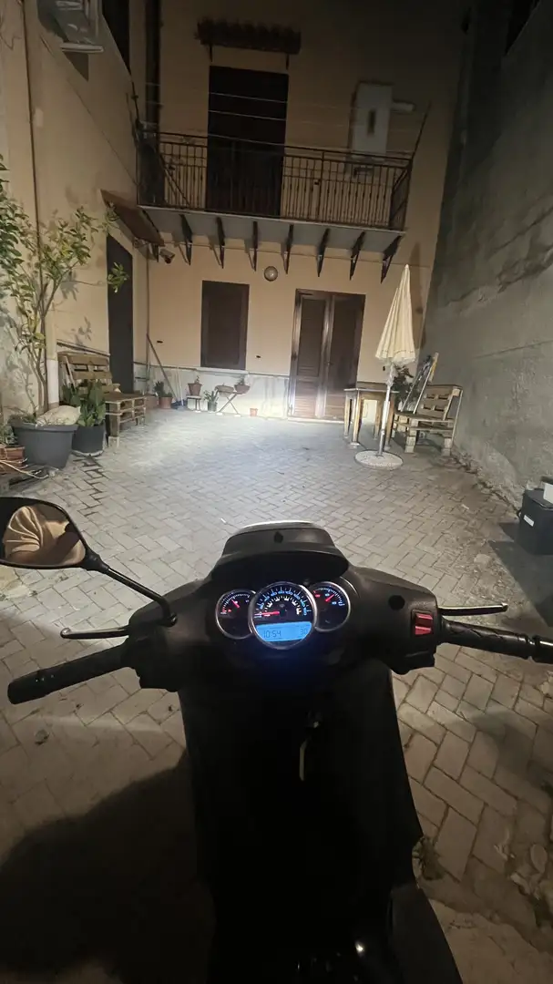 Piaggio Beverly 125 I.E Sport Grigio - 2