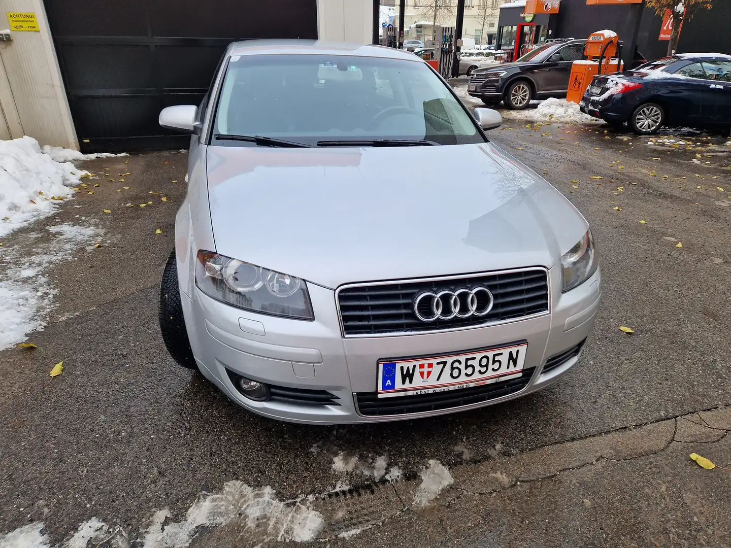 Audi A3 A3 1,6 Attraction Aut. Silber - 1