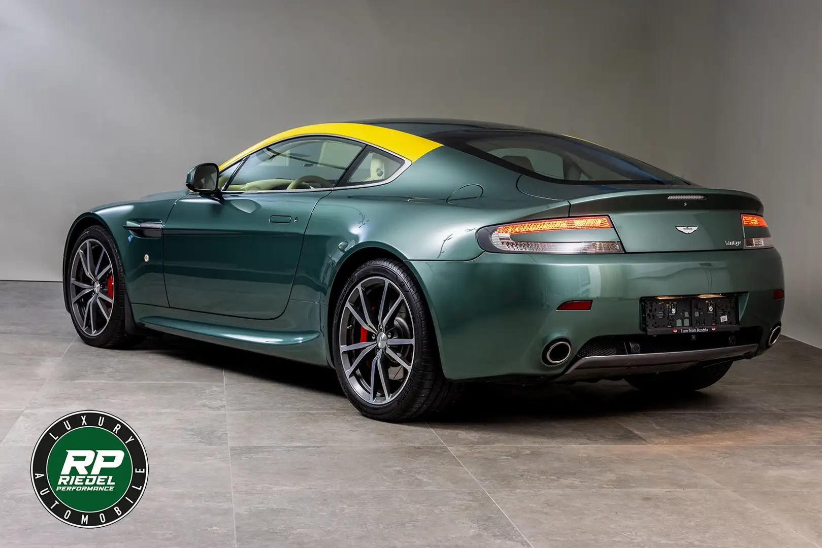 Aston Martin Vantage V8 Race Collection 007 of 007 Grün - 2