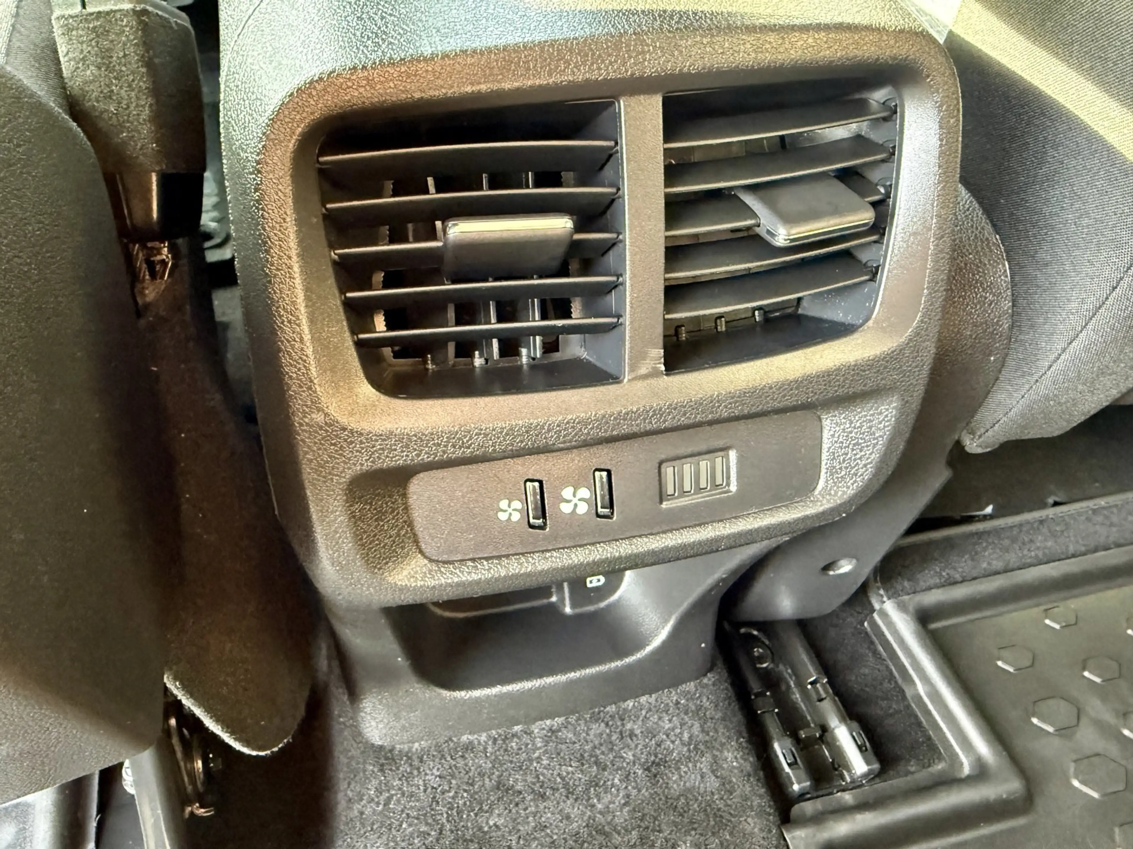 Peugeot Rifter 1,5 HDI GT-Line 7- Sitzer-RFK-NAVI-SHZ-AHK — photo 14