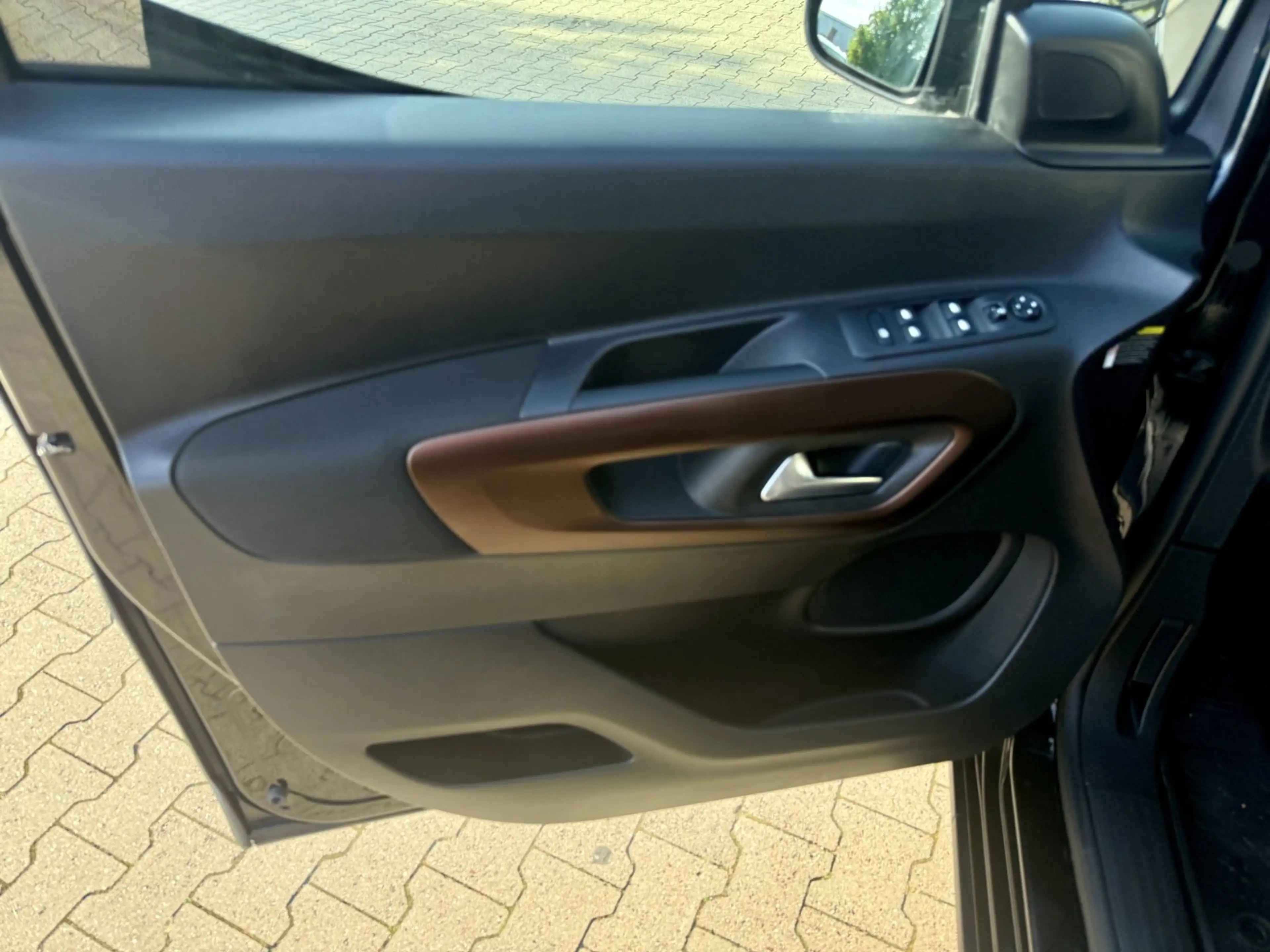 Peugeot Rifter 1,5 HDI GT-Line 7- Sitzer-RFK-NAVI-SHZ-AHK — photo 9