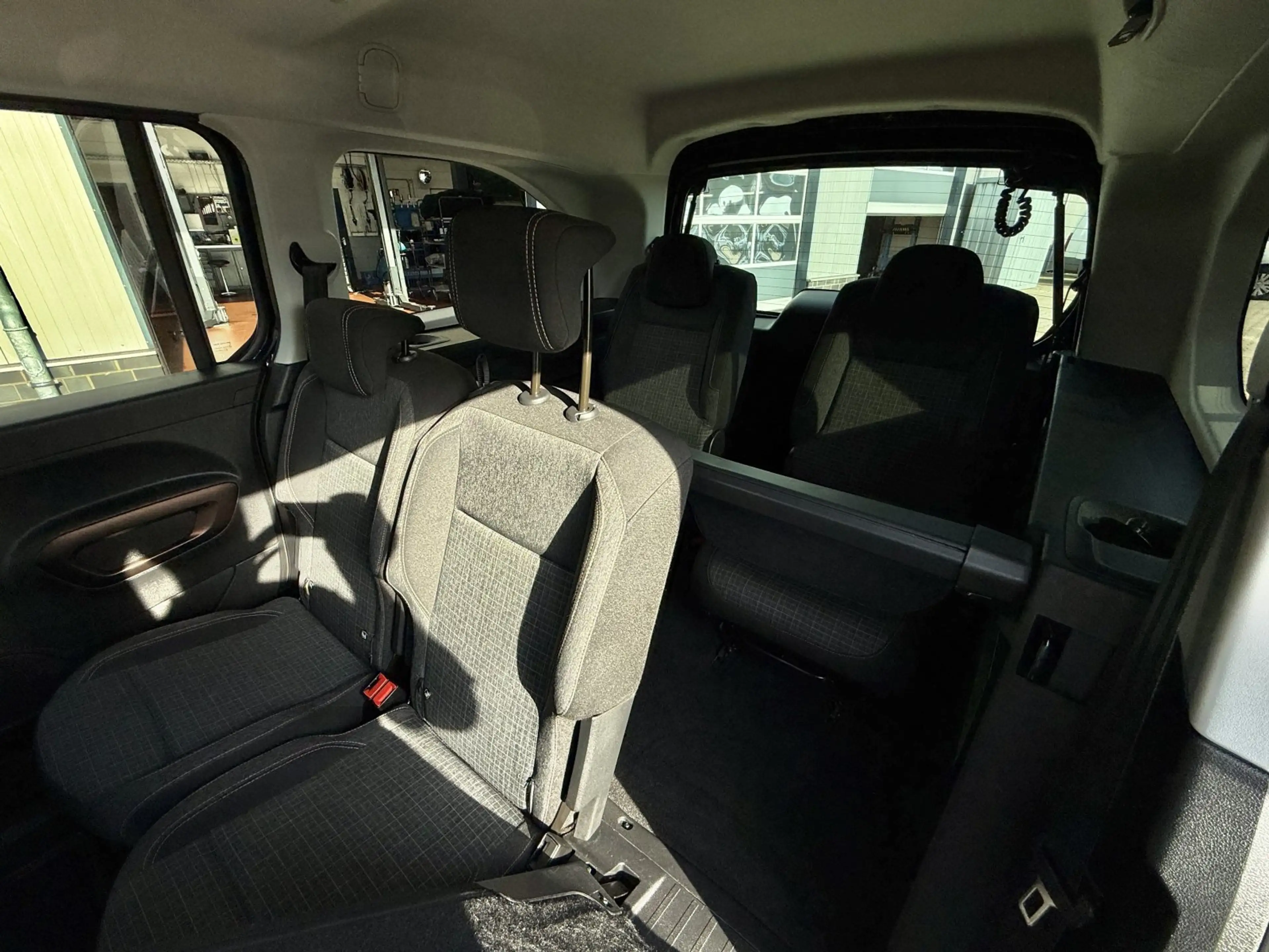 Peugeot Rifter 1,5 HDI GT-Line 7- Sitzer-RFK-NAVI-SHZ-AHK — photo 8