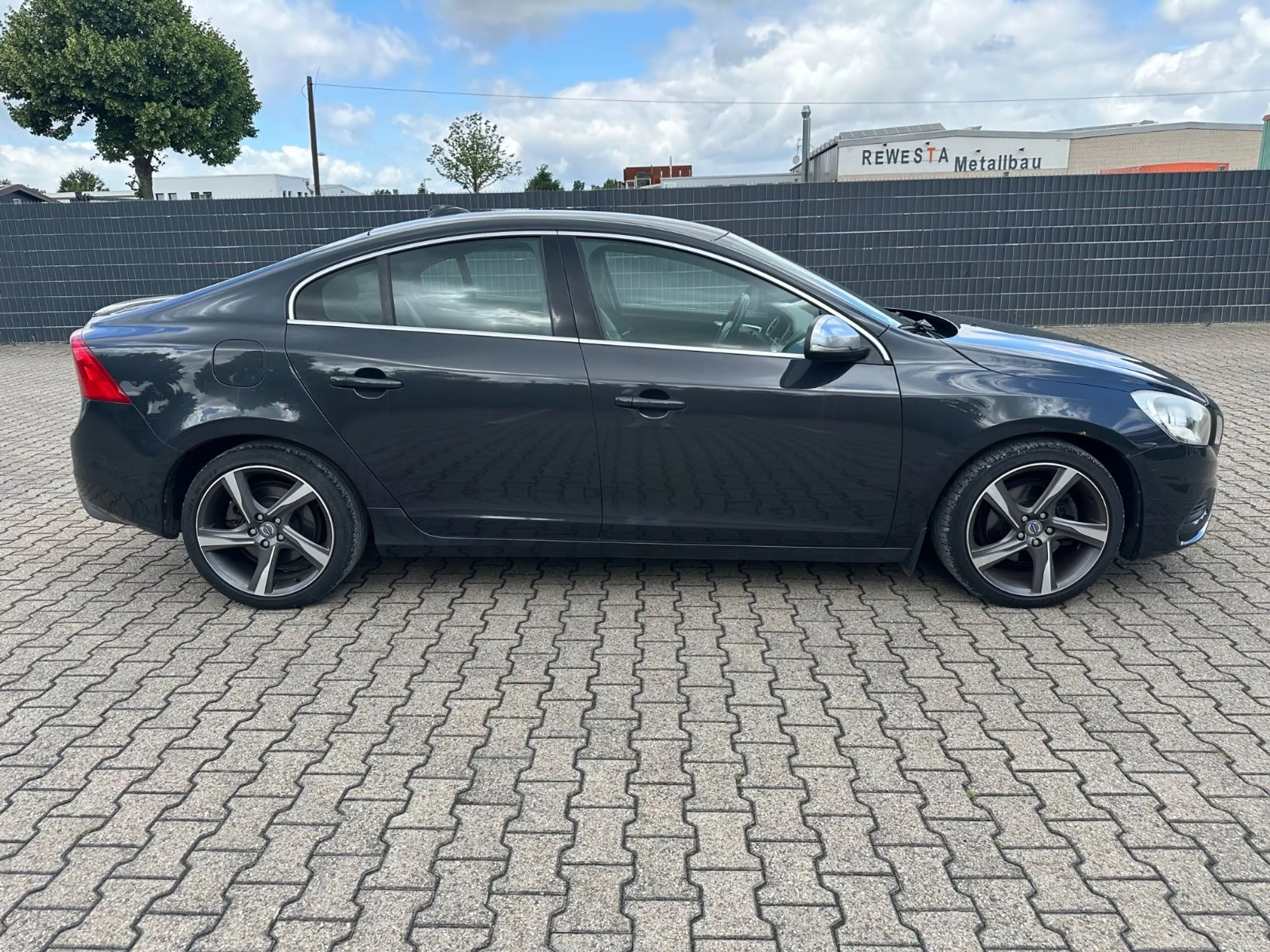 Volvo S60 Lim. R-Design — photo 8