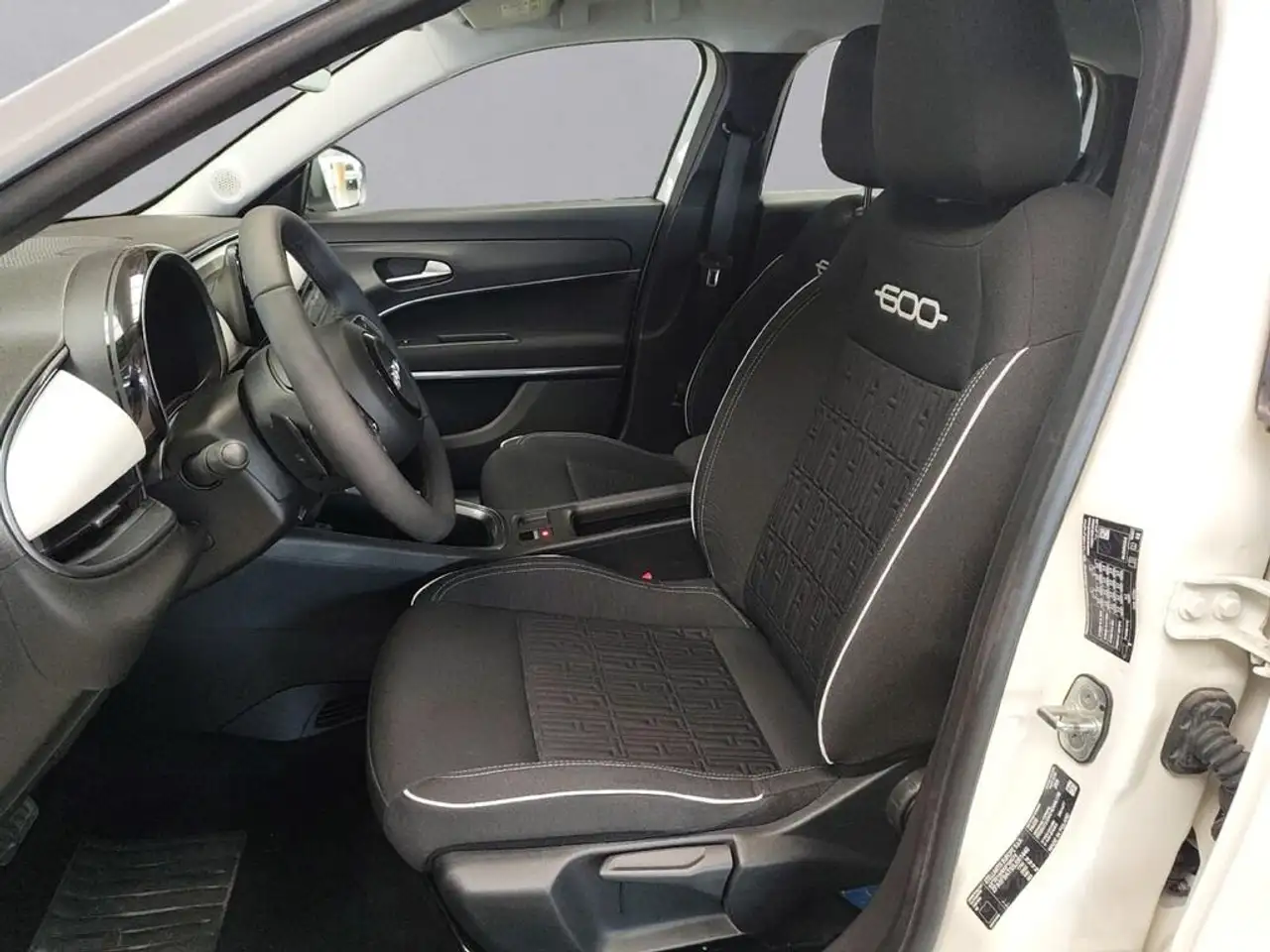 Fiat 600 1.2 hybrid 136cv auto 10