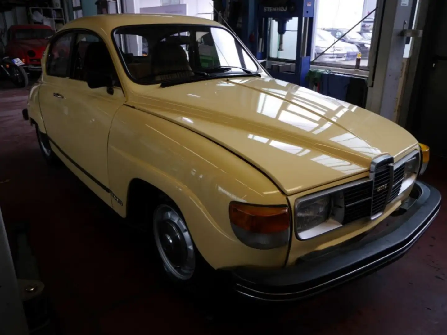 Saab 96 GL V4 Jaune - 2