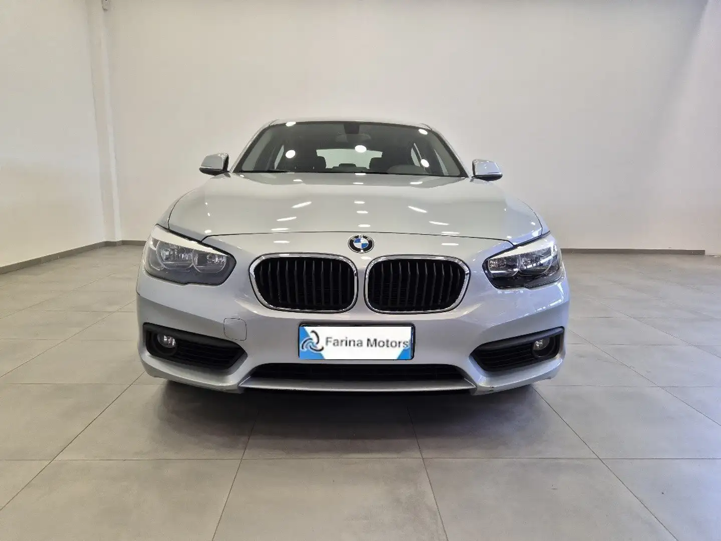 BMW 118 118d 5p. Urban - Cruise/Lim - Bluetooth - Sens. P Argent - 2