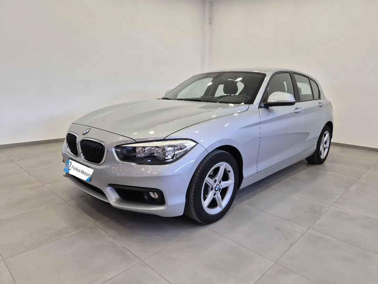 BMW 118 118d 5p. Urban - Cruise/Lim - Bluetooth - Sens. P Argent - 1