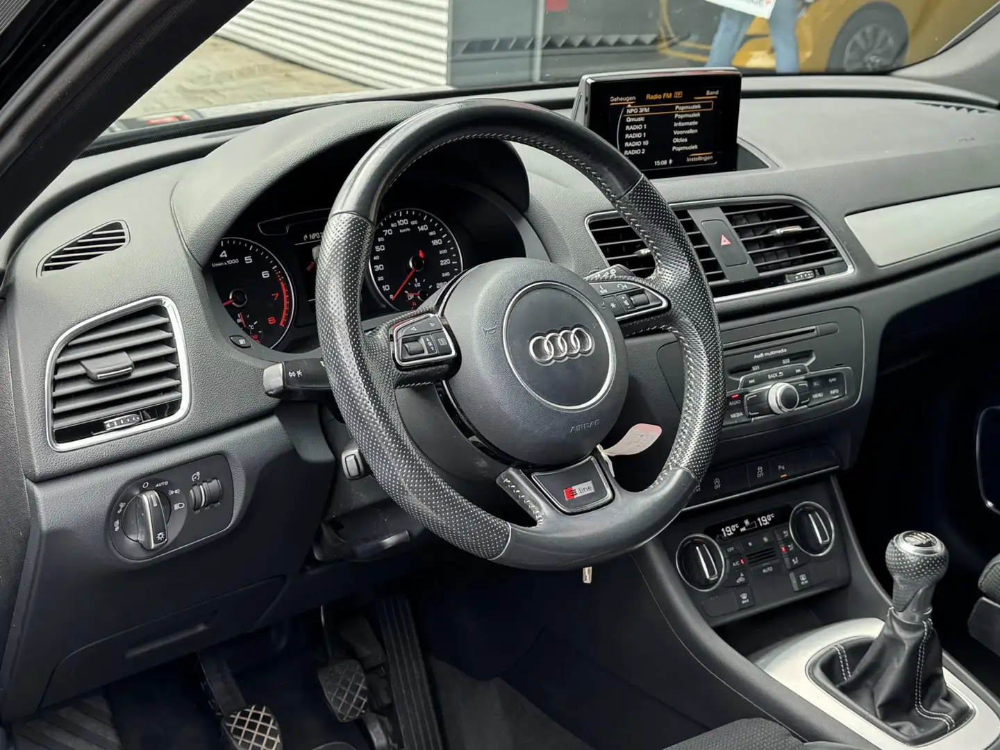Audi Q3 1.4 TFSI CoD Sport Pro Line - Navigatie I Sport pa Zwart - 2