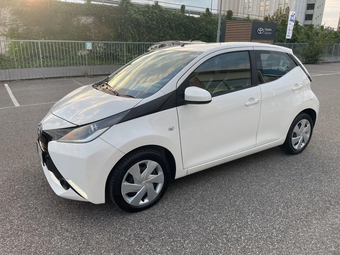 Toyota Aygo Aygo 1.0 VVT-i 69 CV 5 porte x-business  IVA ESPO Weiß - 1