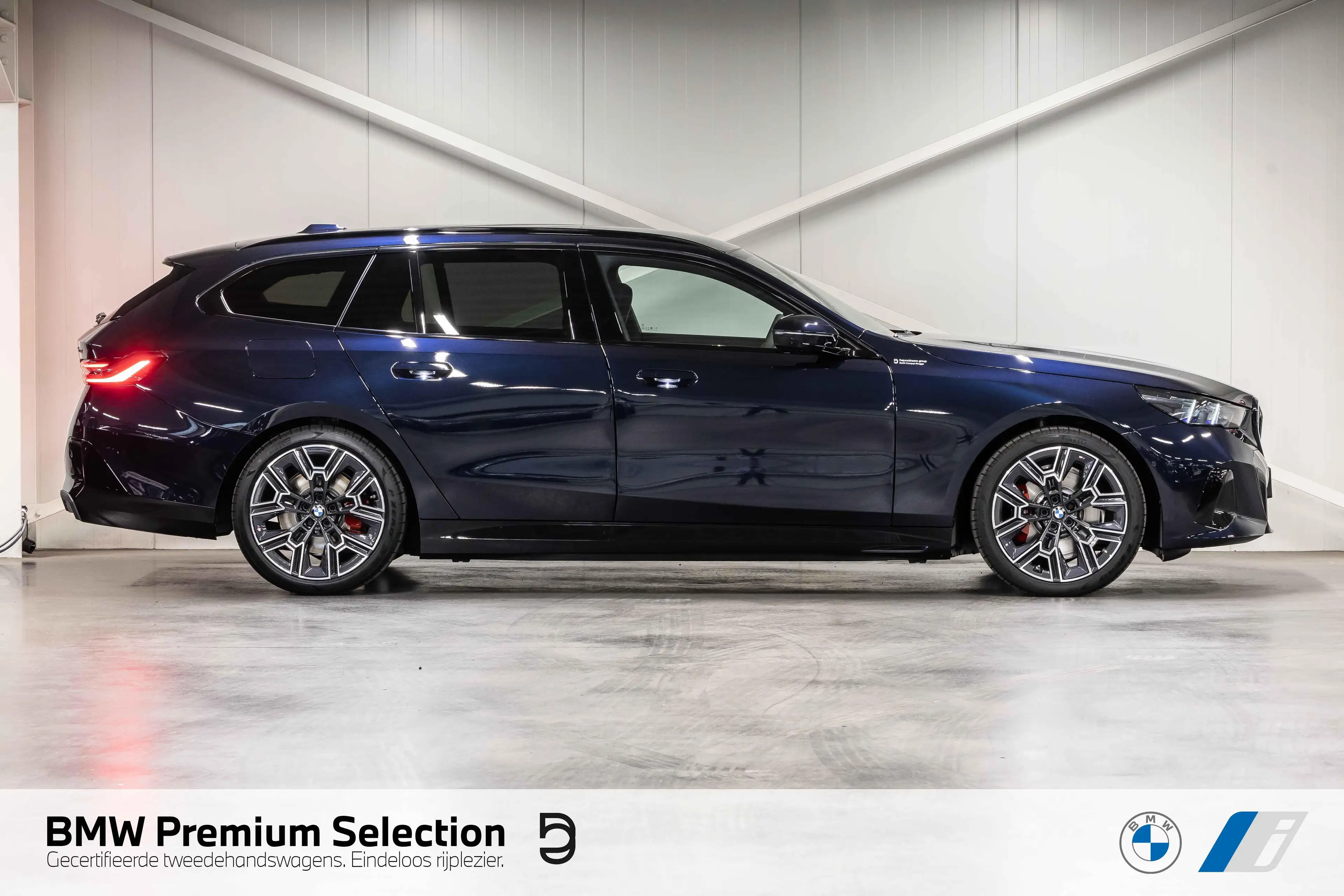 BMW 530 530e Touring M Sport Pro | PANO | B&W | TREKHAAK | — photo 3