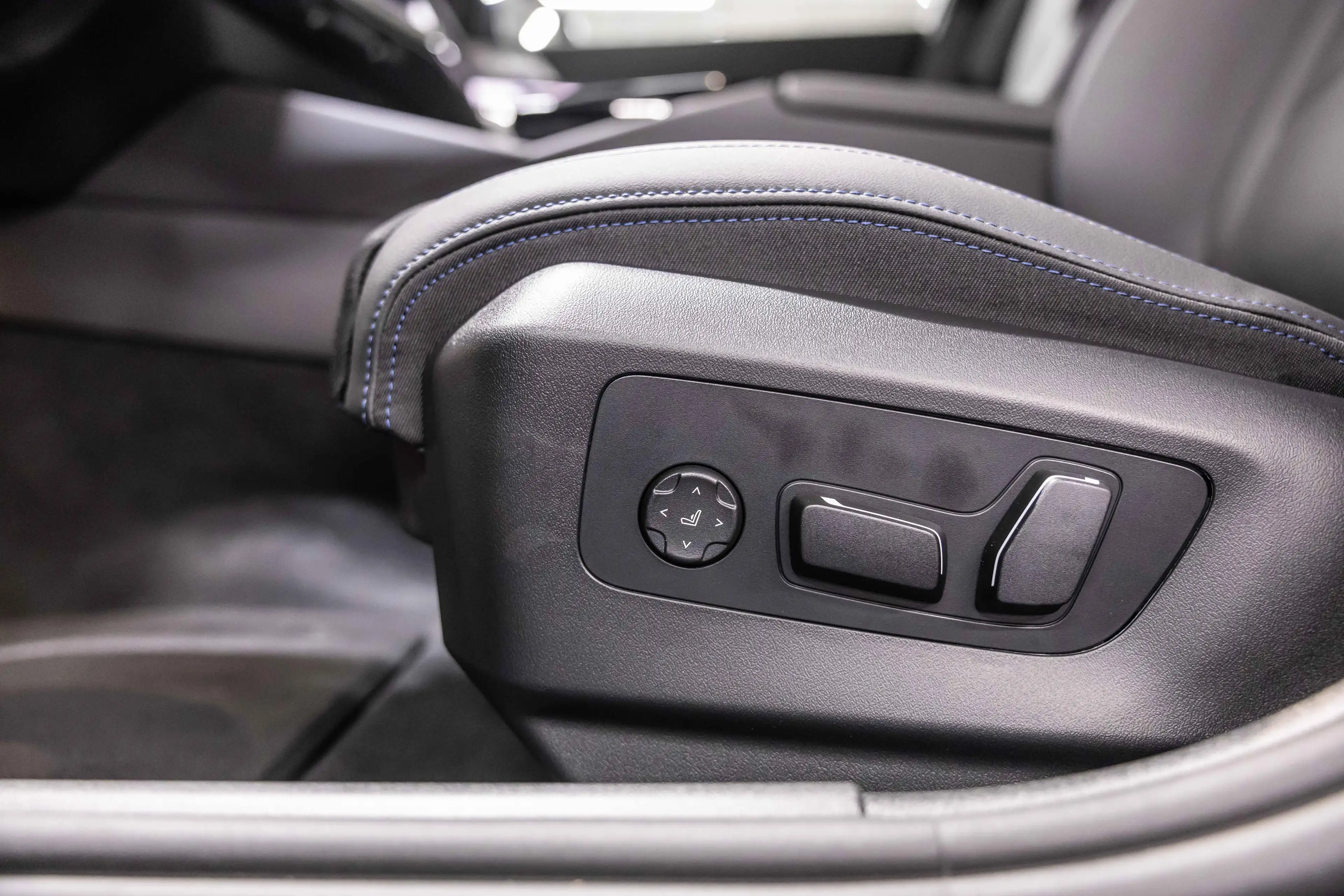BMW 530 530e Touring M Sport Pro | PANO | B&W | TREKHAAK | — photo 11