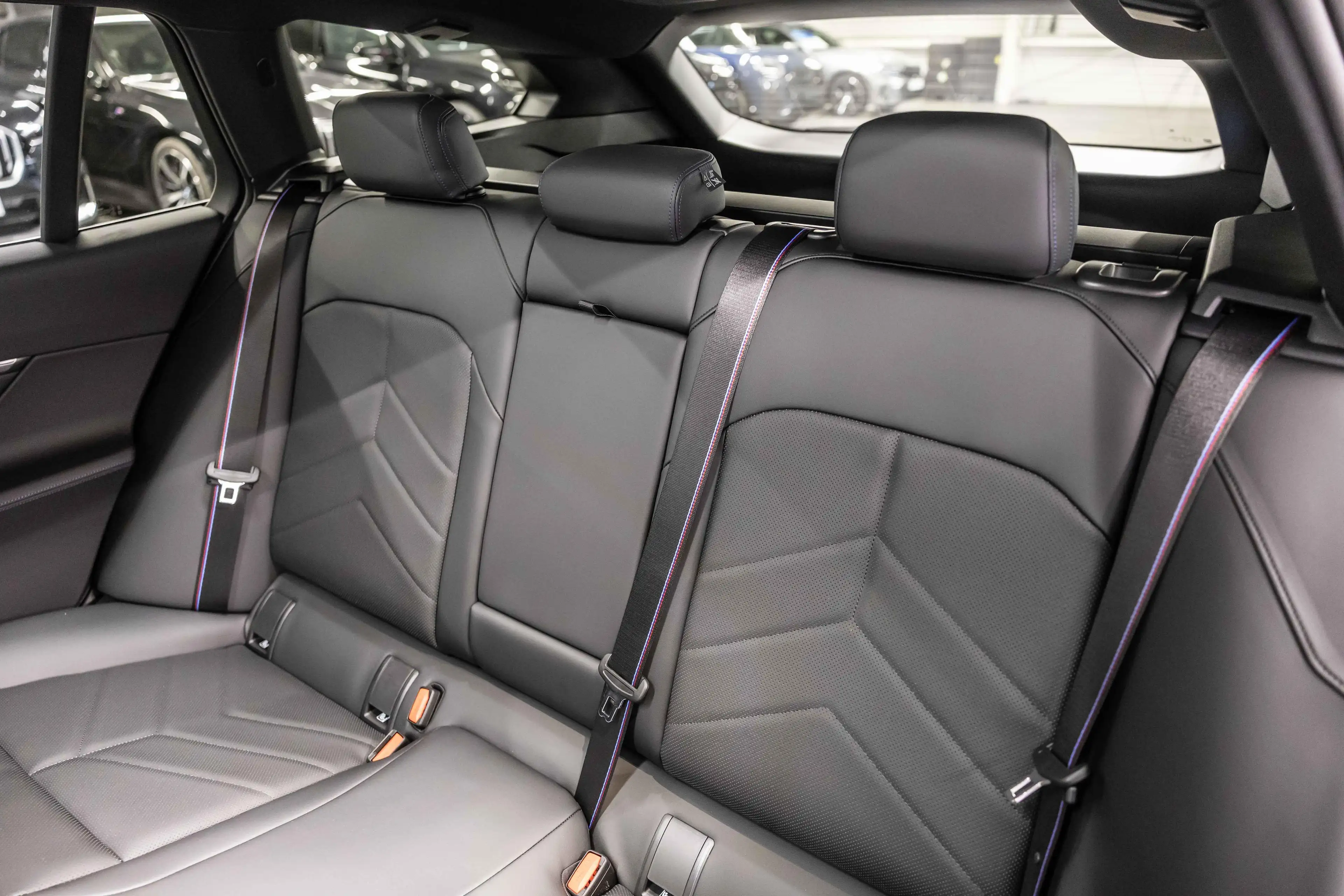 BMW 530 530e Touring M Sport Pro | PANO | B&W | TREKHAAK | — photo 15