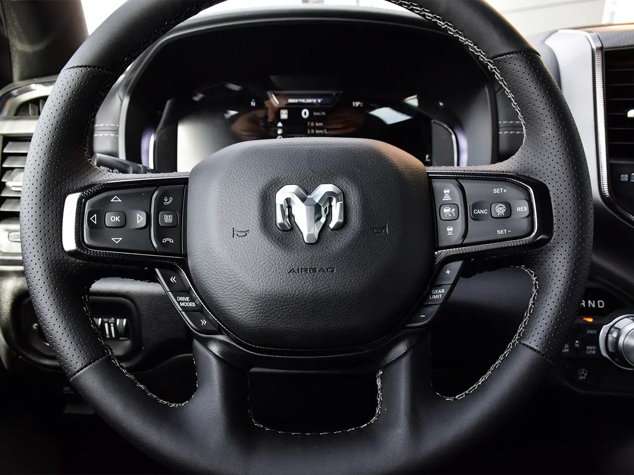 RAM 1500 снимка RAM 1500