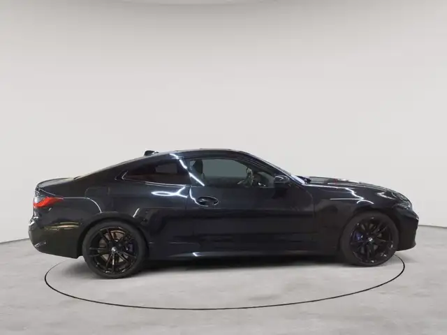BMW 4 Series view 3