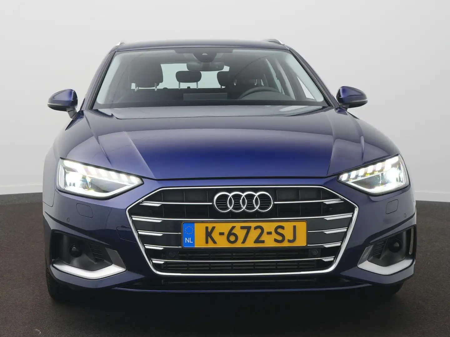 Audi A4 Avant 40 TFSI quattro Business Edition Virtual l 2 Blauw - 2