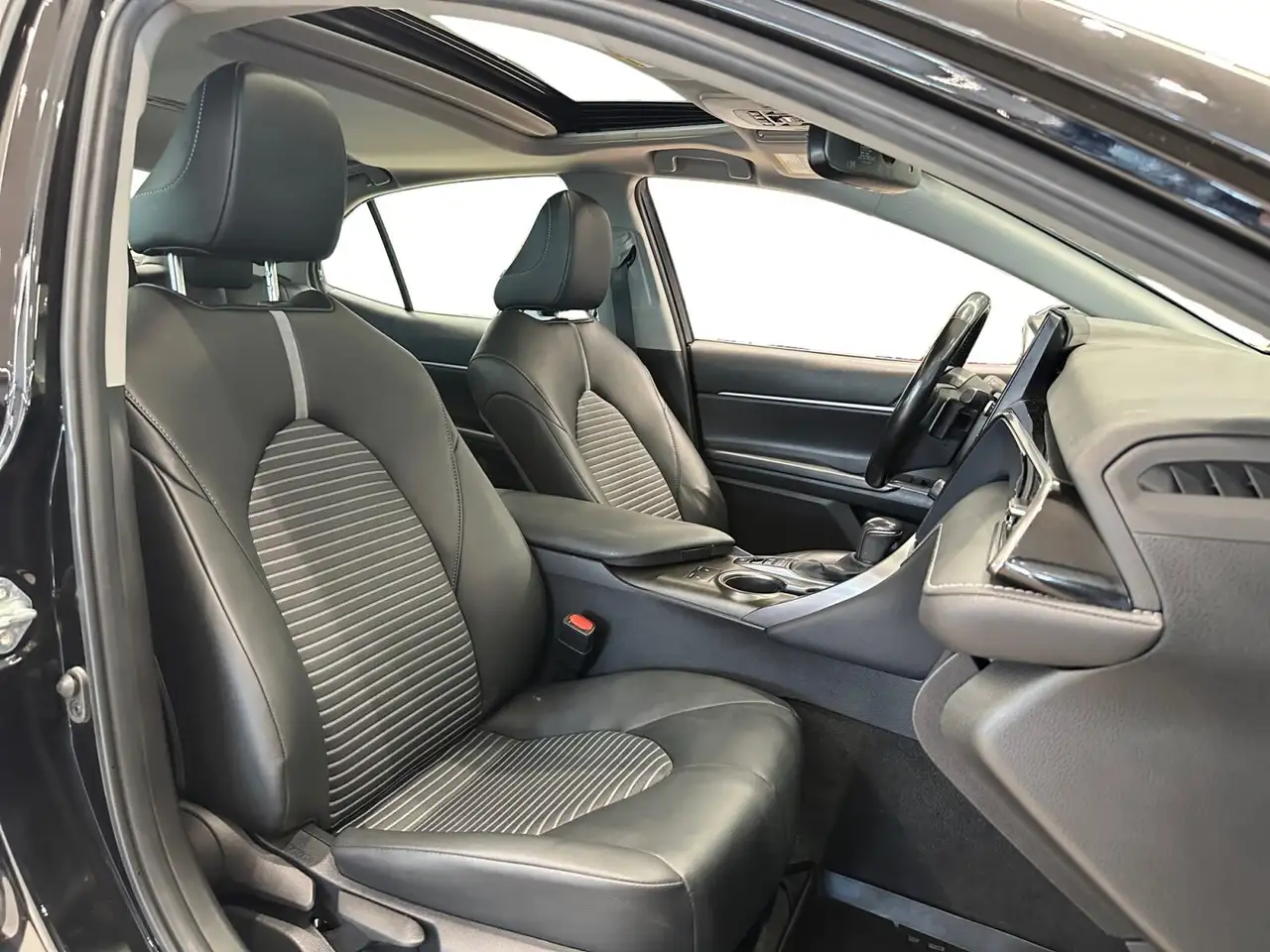 Toyota Camry снимка Toyota Camry