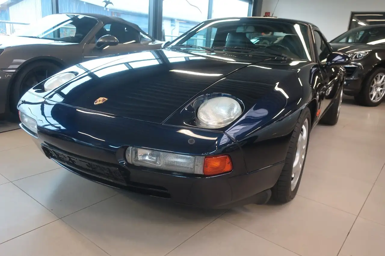 Porsche 928
