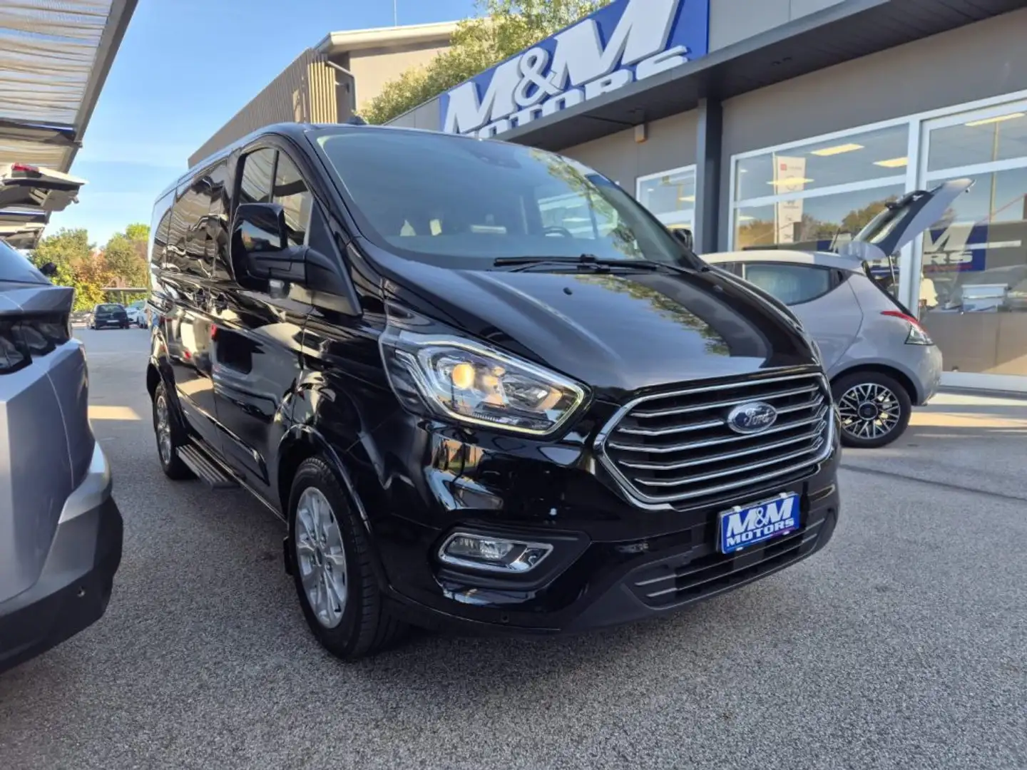 Ford Tourneo Custom 320 2.0 EcoBlue 130CV MHEV PL Titanium #8 POSTI Noir - 1
