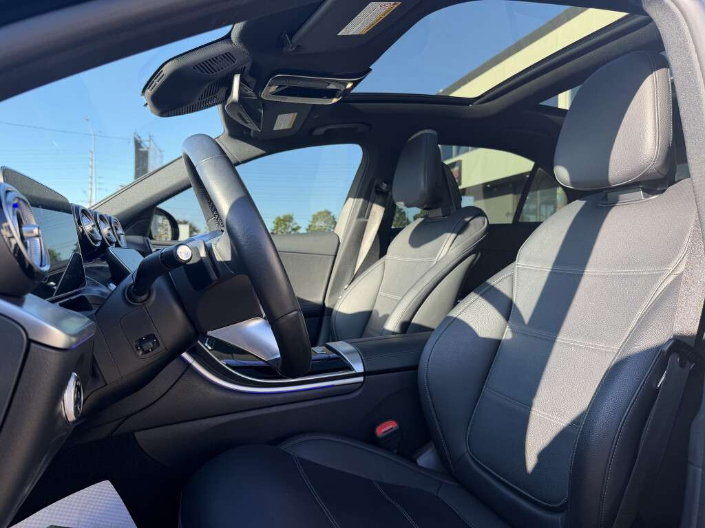 2022 Mercedes-Benz C-Class C 300 | CLEAN CAR | LEATHER — снимка 1