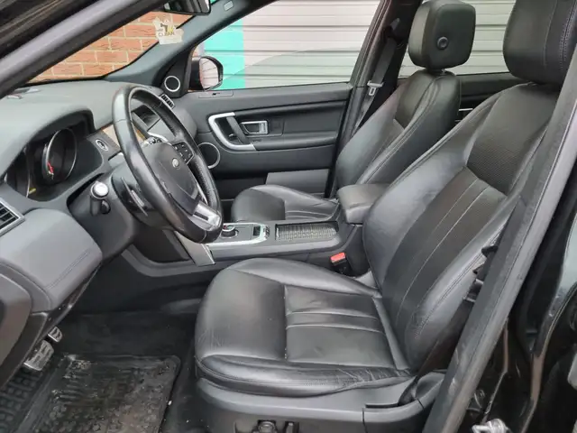 Land Rover Discovery Sport view 6