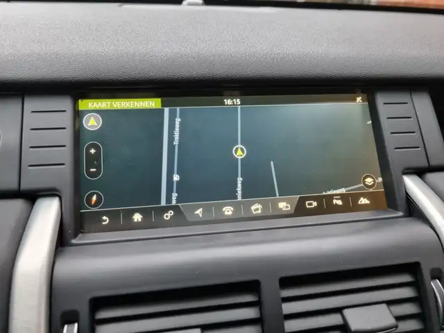 Land Rover Discovery Sport view 11