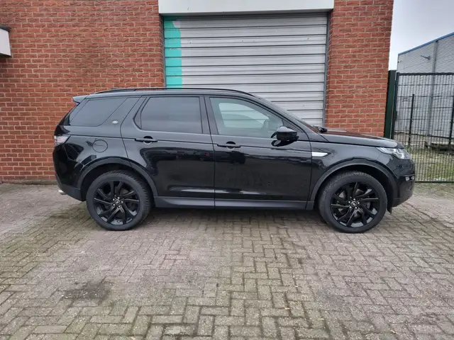 Land Rover Discovery Sport view 10