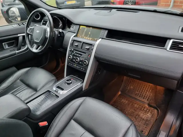Land Rover Discovery Sport view 15