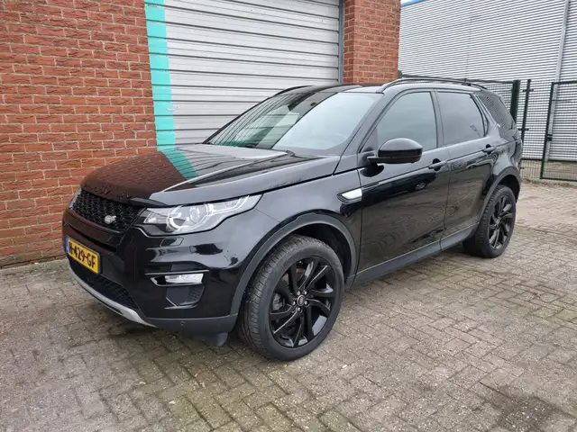 Land Rover Discovery Sport view 2