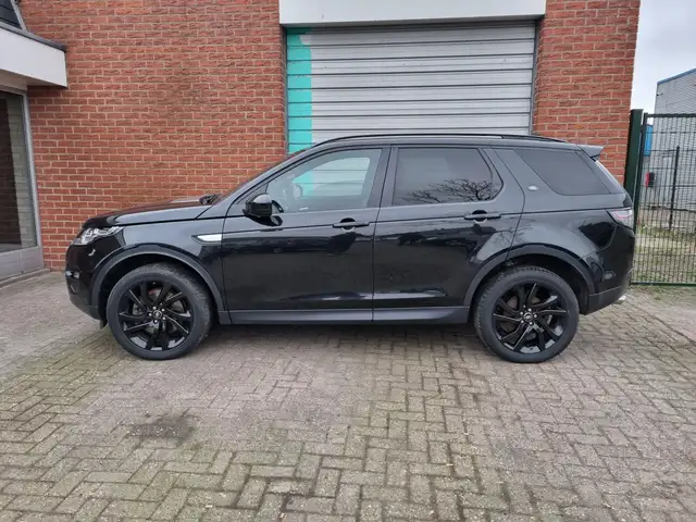 Land Rover Discovery Sport view 9