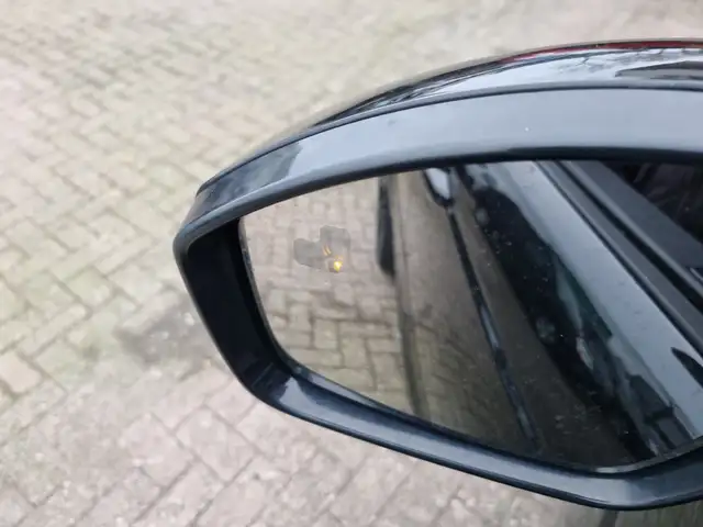 Land Rover Discovery Sport view 14
