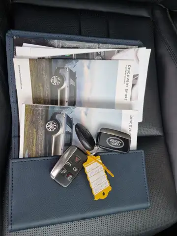 Land Rover Discovery Sport view 8