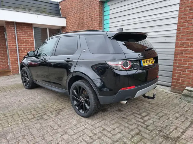 Land Rover Discovery Sport view 4