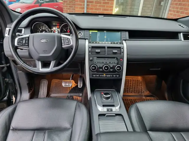 Land Rover Discovery Sport view 7
