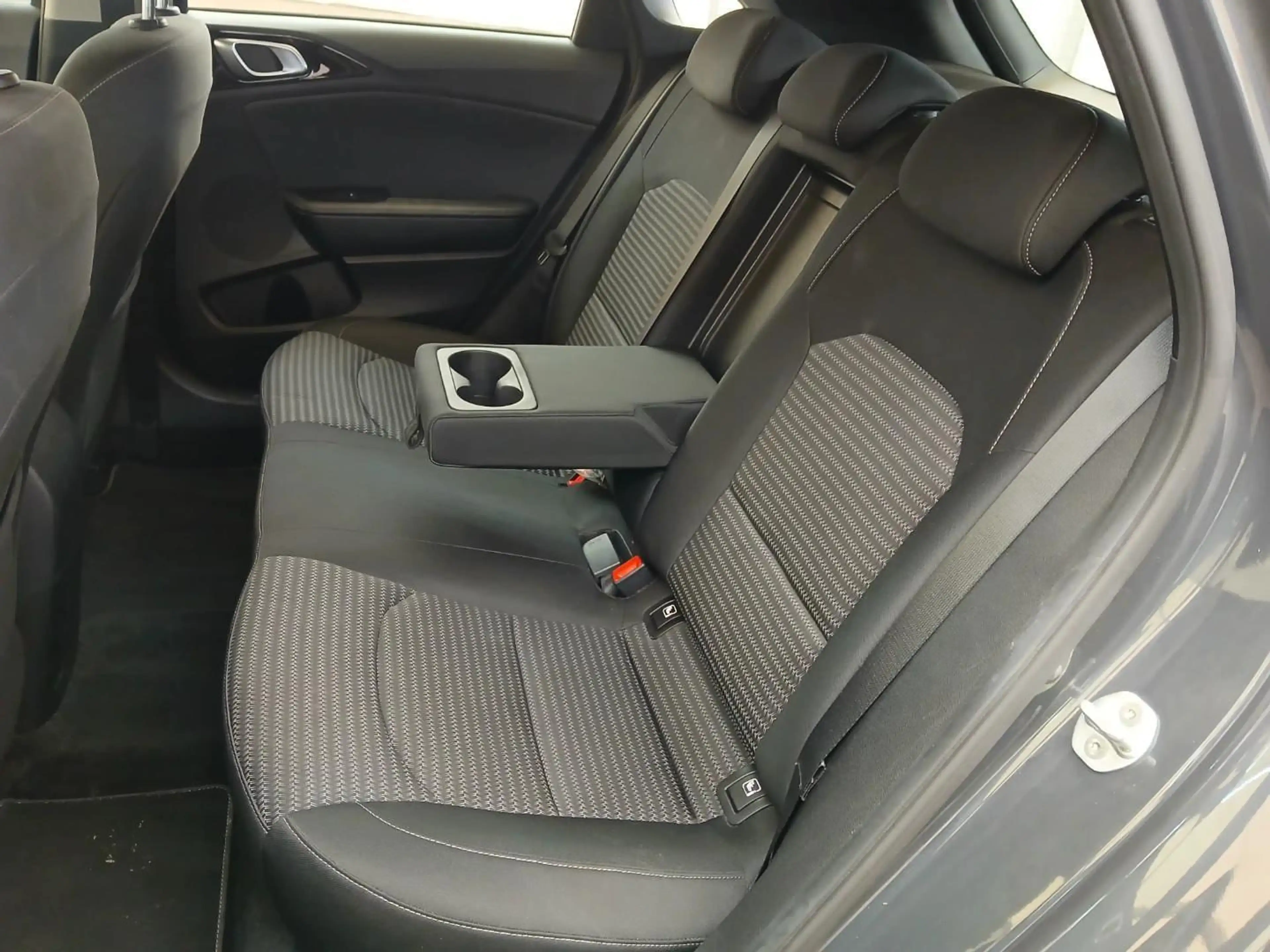 Kia Ceed / cee'd Vision 1.5 T-GDI RFK DAB Navi Klimaauto. — photo 9