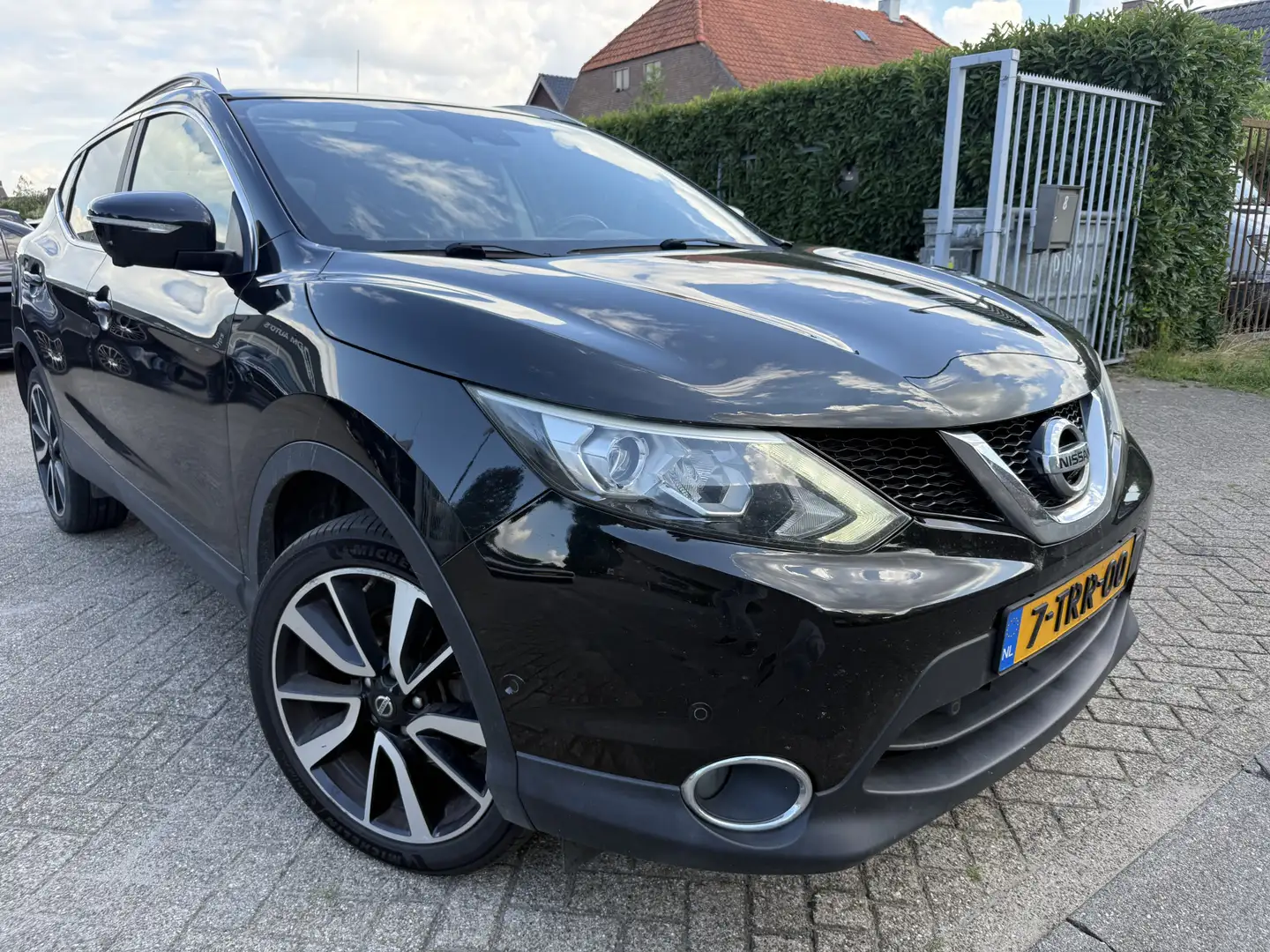 Nissan Qashqai 1.2 Tekna Zwart - 1