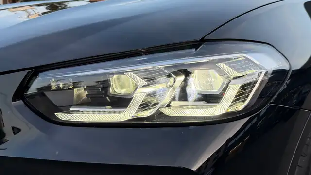 BMW X4 view 4