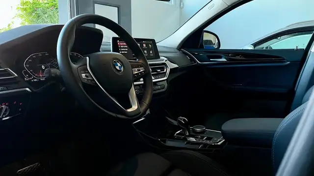 BMW X4 view 15