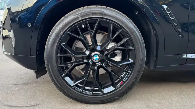 BMW X4 view 5