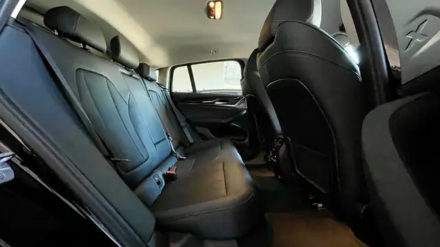 BMW X4 view 13