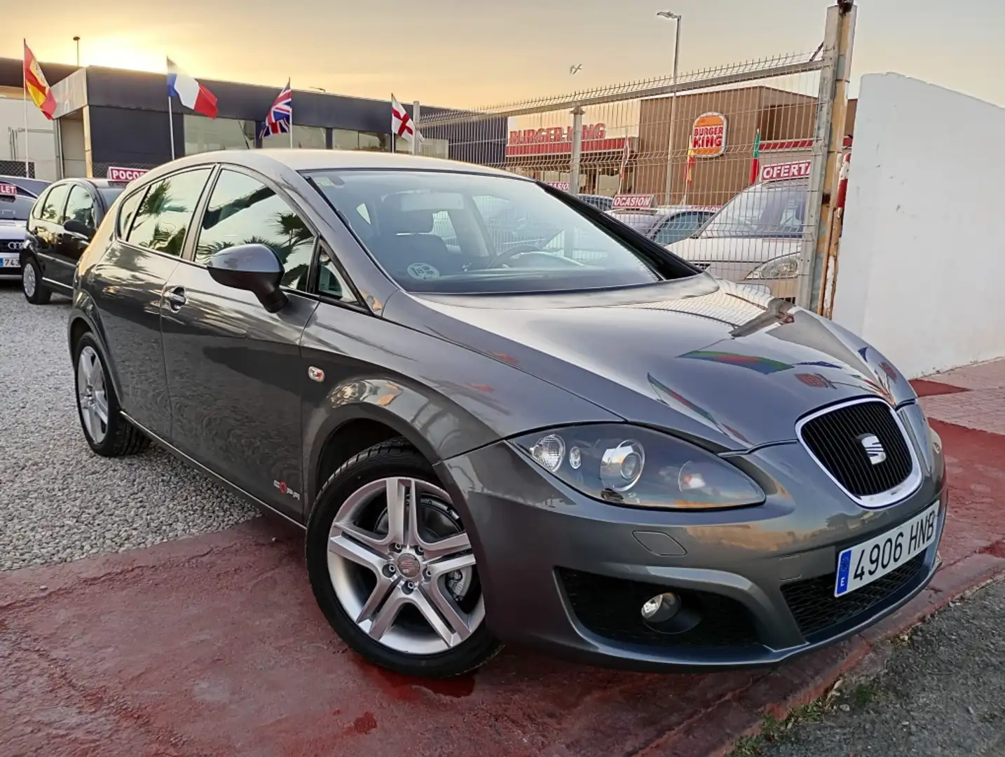 SEAT Leon 1.6TDI CR Style Copa Gris - 1