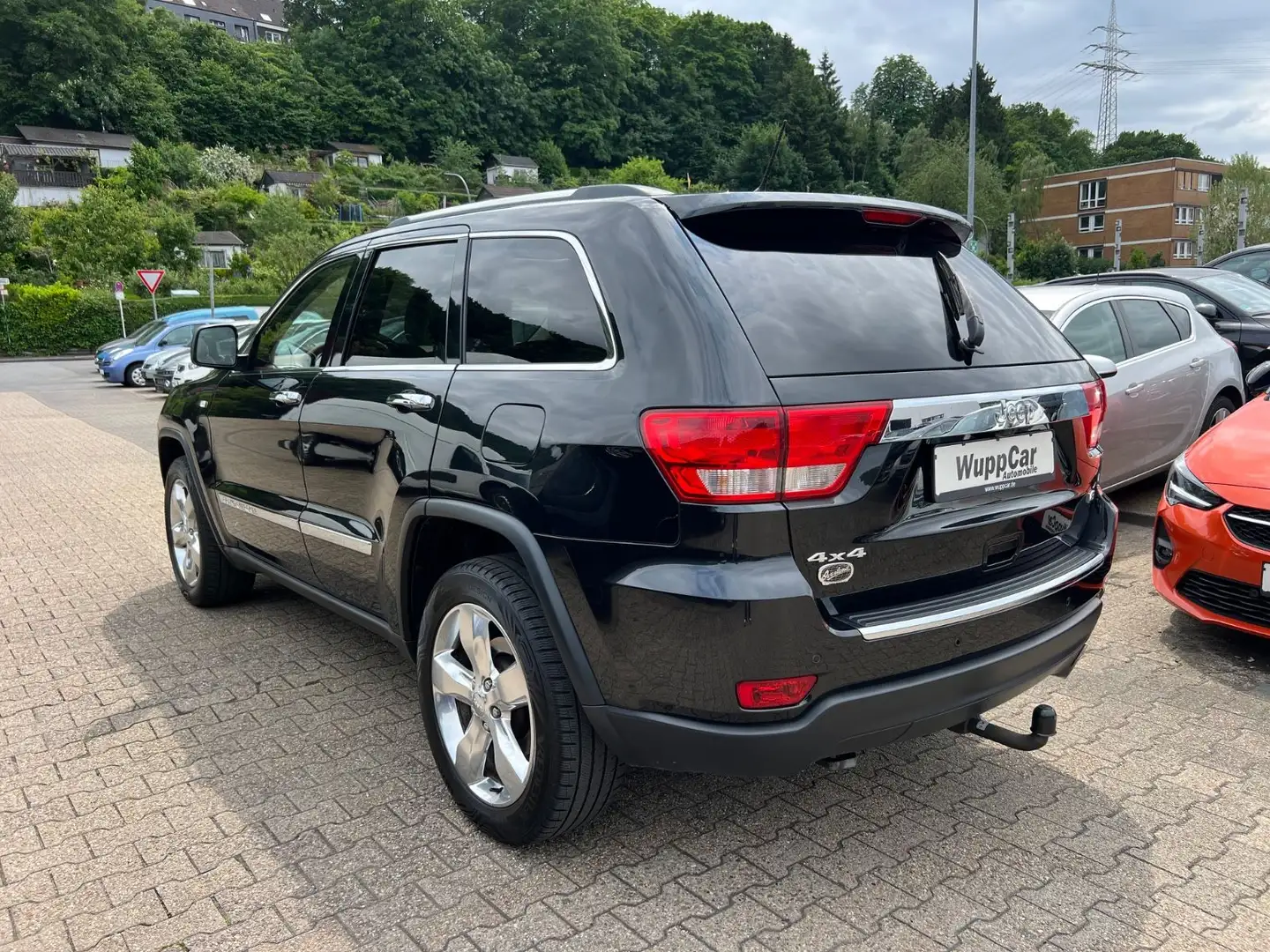Jeep Grand Cherokee PANO*KAMERA*NAVI*LEDER*TEMPO*AHK* Schwarz - 2