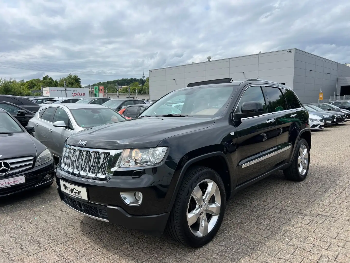 Jeep Grand Cherokee PANO*KAMERA*NAVI*LEDER*TEMPO*AHK* Schwarz - 1