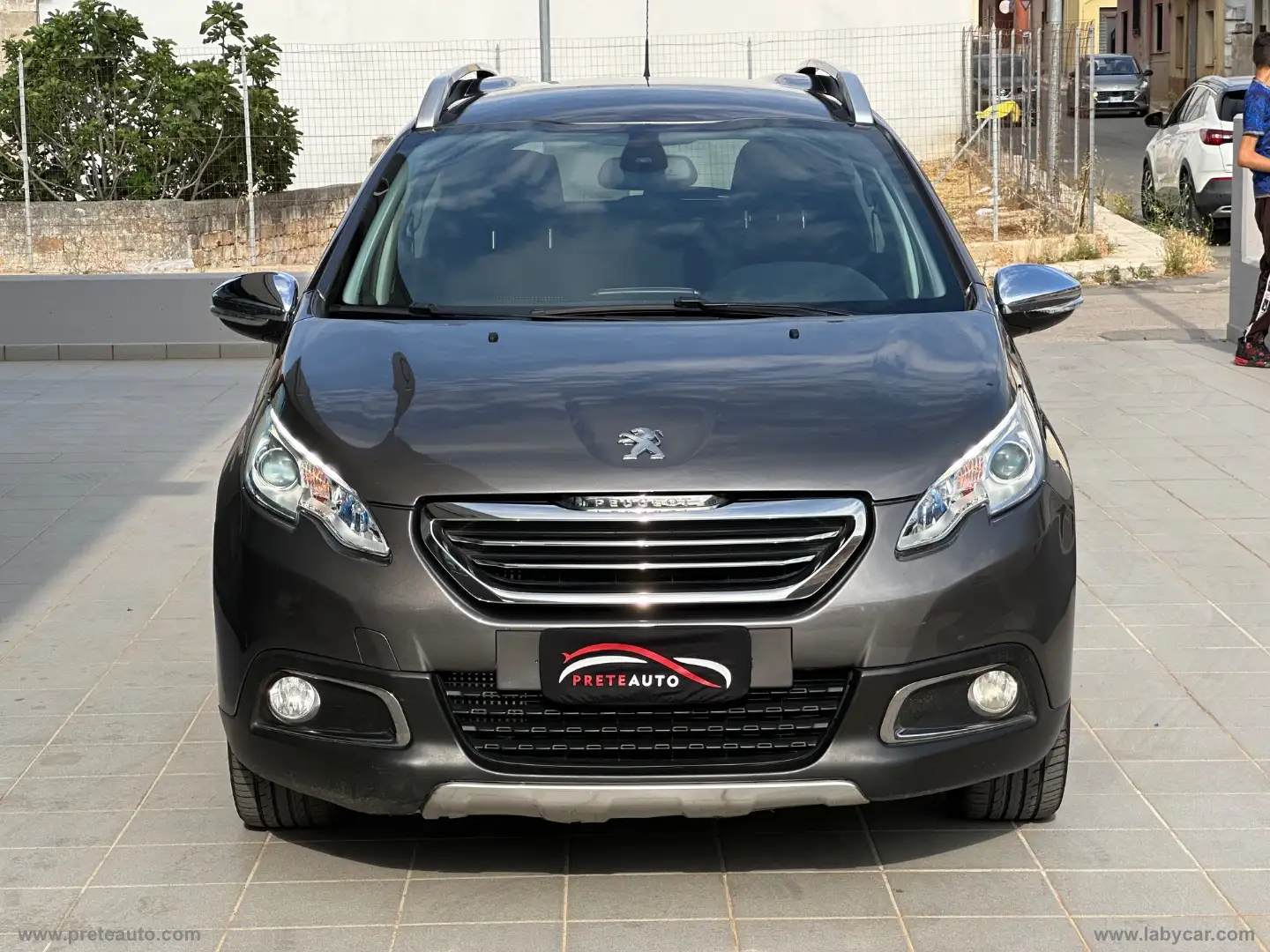 Peugeot 2008 BlueHDi 120 S&S Allure Grijs - 2