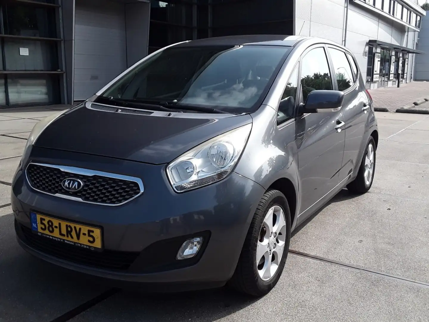 Kia Venga 1.6 CVVT X-ECUTIVE Gris - 1