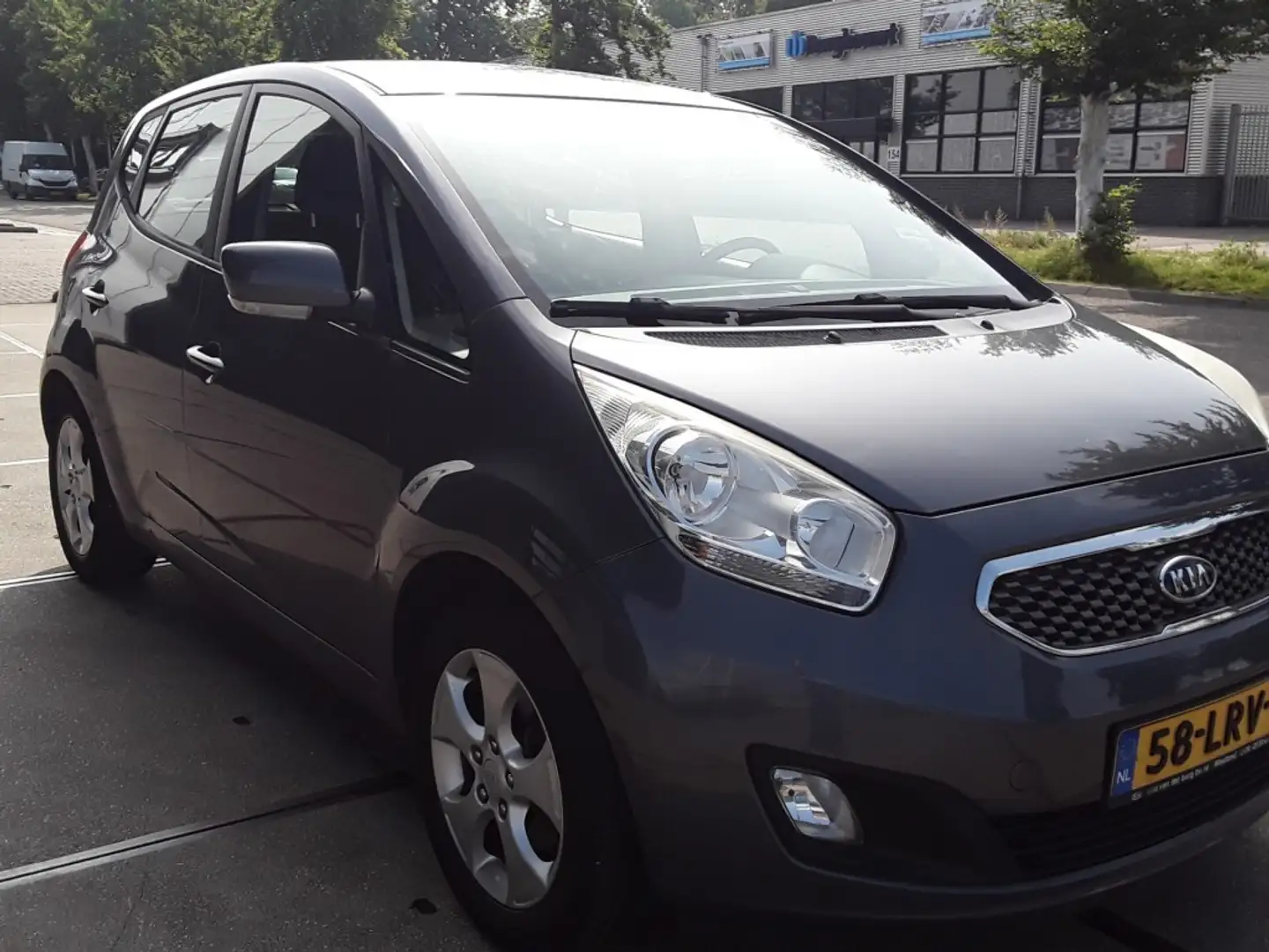 Kia Venga 1.6 CVVT X-ECUTIVE Gris - 2