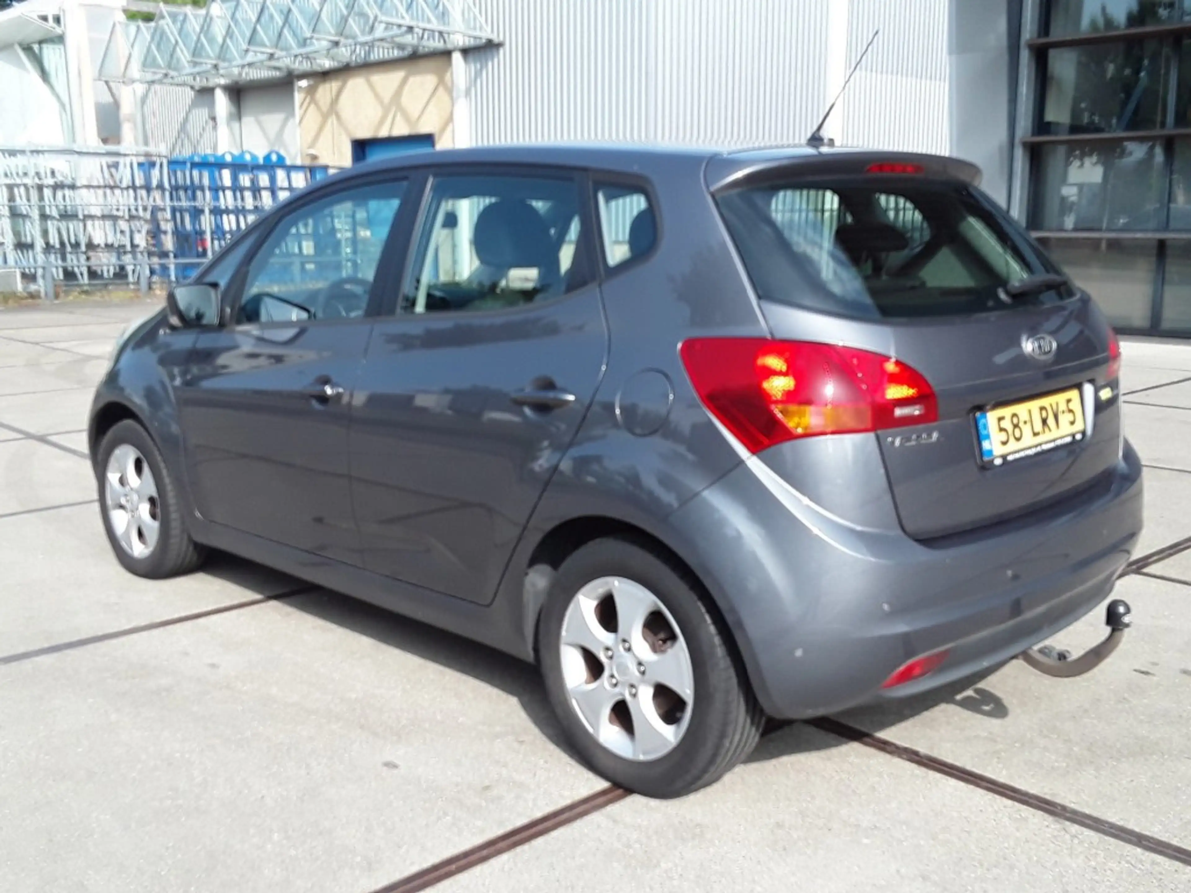 Kia Venga 1.6 CVVT X-ECUTIVE — photo 3